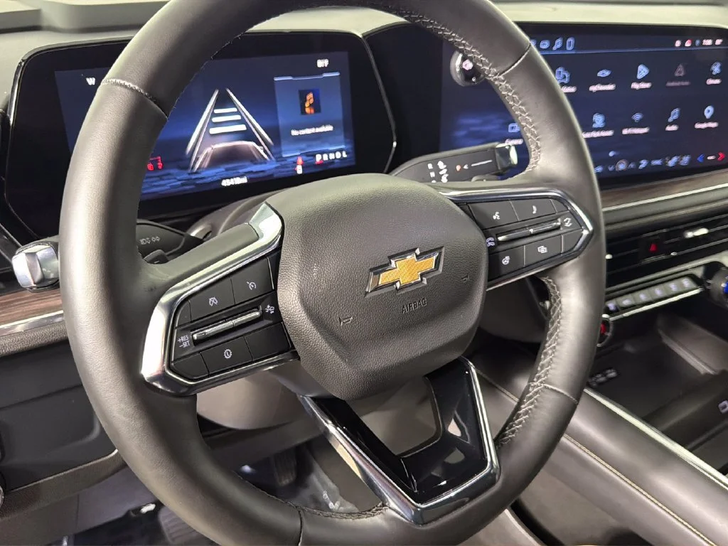 Used 2025 Dark Ash Metallic Chevrolet Premier image 23