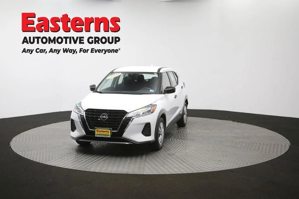 Used 2022 White Nissan S image 52