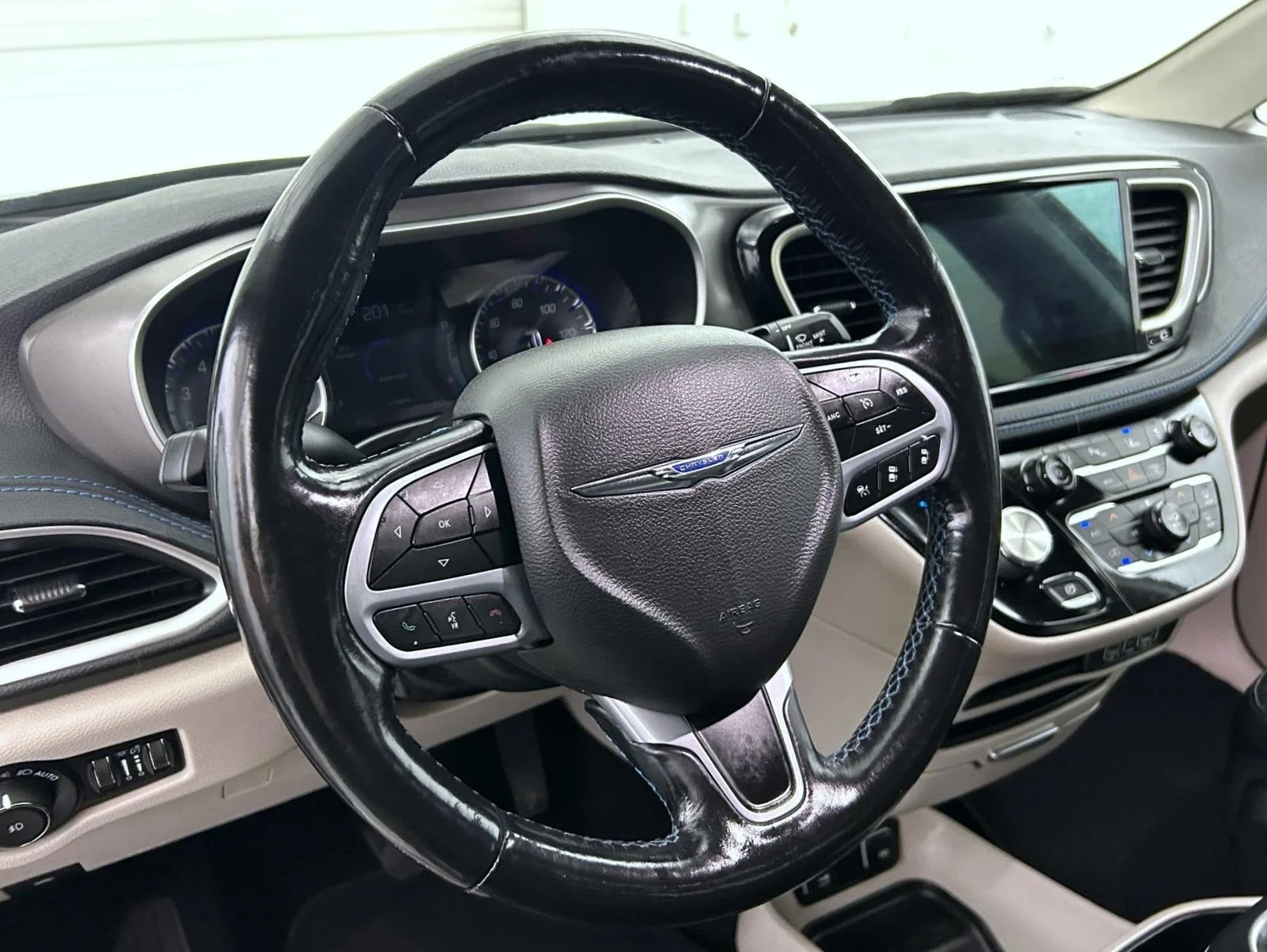 Used 2021 Gray Chrysler Touring L image 11