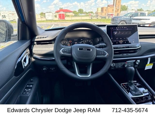 New 2026 Hydro Blue Pearl-Coat Exterior Paint Jeep Latitude image 21