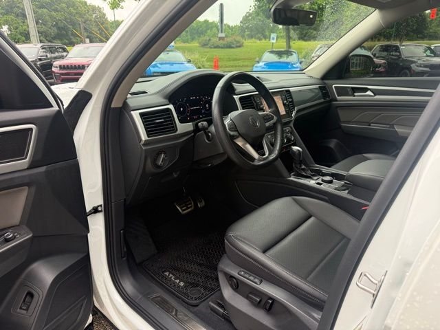 Used 2023 White Volkswagen 3.6L V6 SEL R-Line image 13