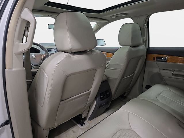 Used 2015 White Lincoln Base image 12