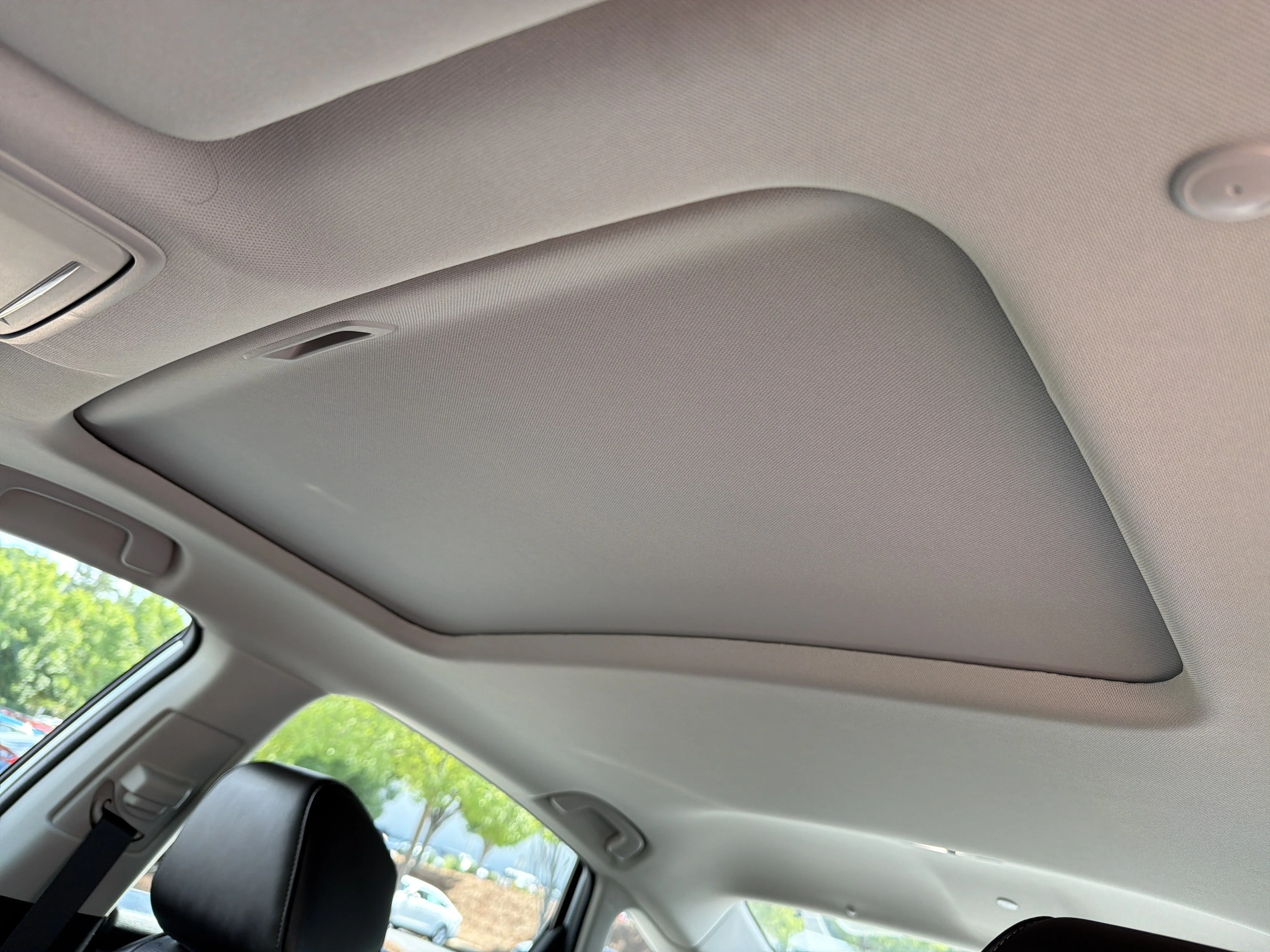 Certified Used 2025 Solar Silver Metallic Honda Touring image 13