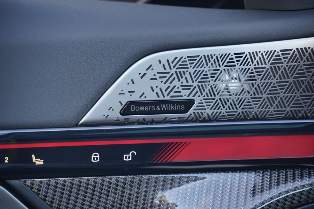 New 2027 Black Sapphire Metallic BMW 550e xDrive image 13