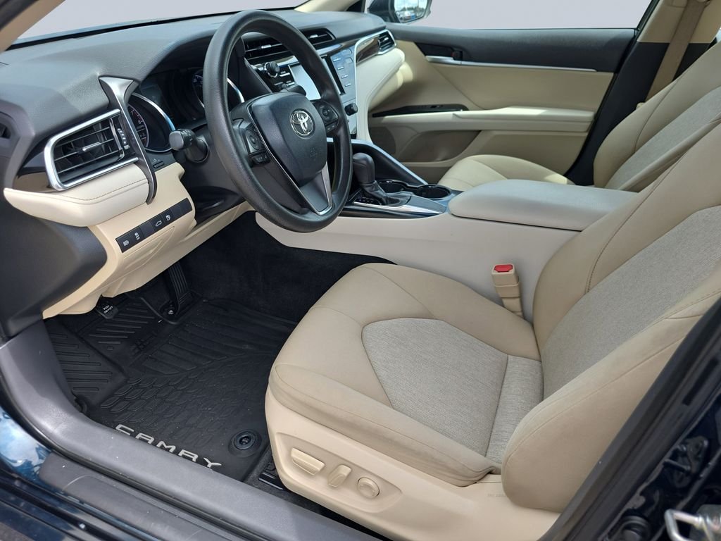 2018 Toyota Camry LE - Photo 10