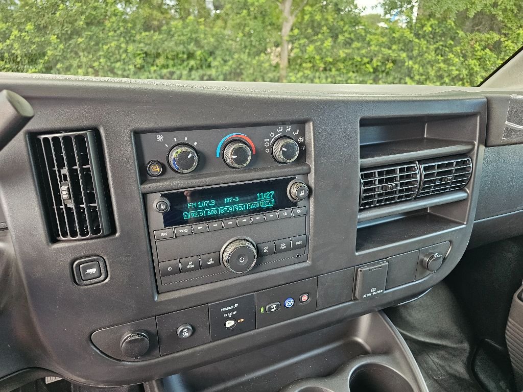 2025 GMC Savana Cargo Work Van - Photo 33