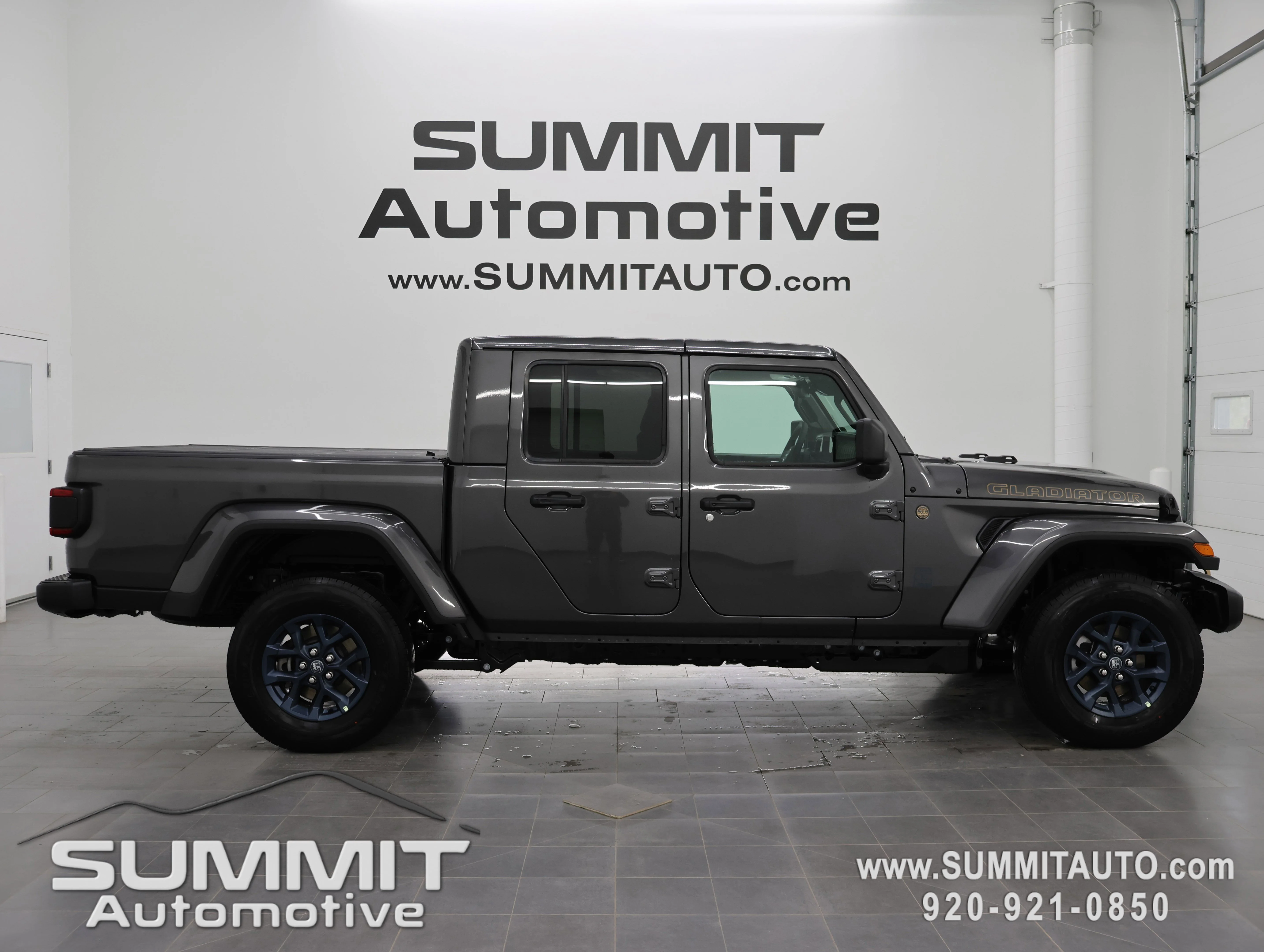2026 Jeep Gladiator 85th Anniversary Edition Auto's photo