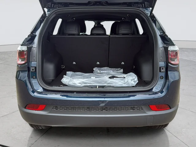New 2026 Fathom Blue Pearl-Coat Exterior Paint Jeep Latitude image 15