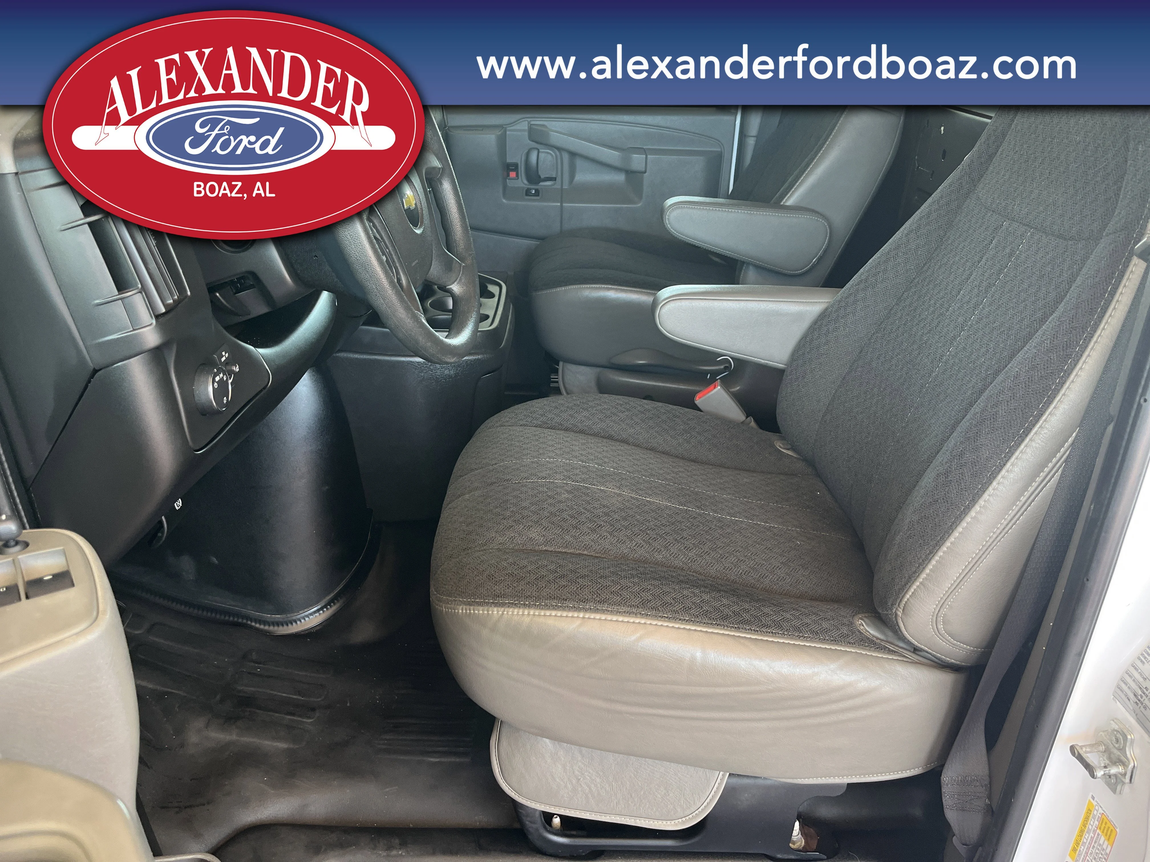Used 2020 White Chevrolet CARGO image 8