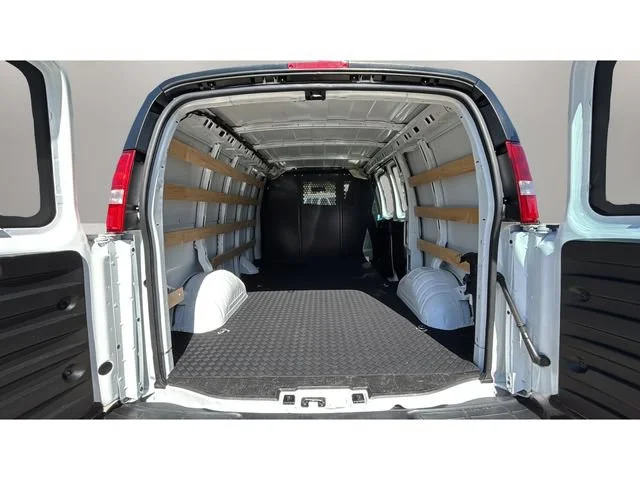 Used 2024 Summit White Chevrolet WT image 31