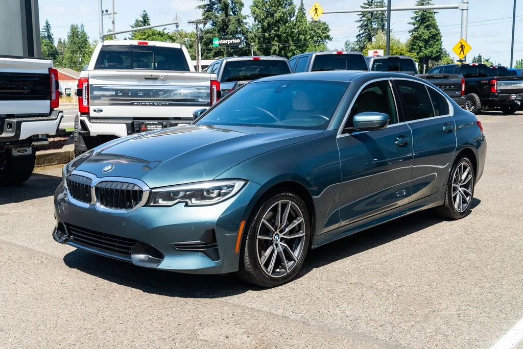 Used 2020 Blue BMW 330i image 3