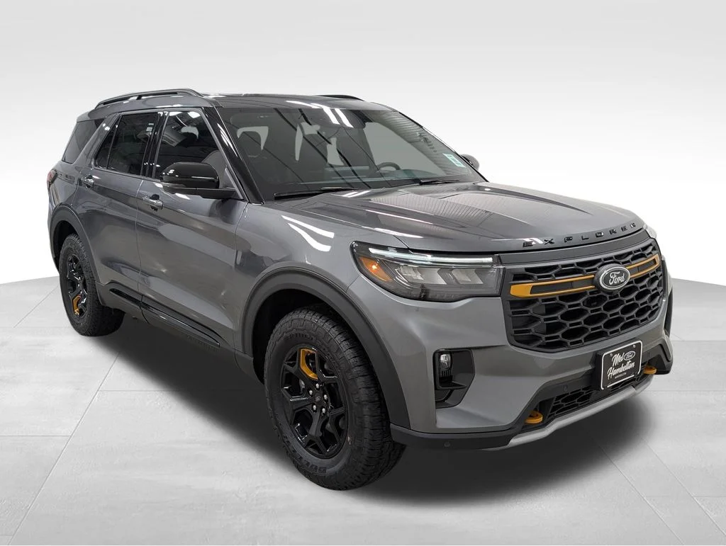 New 2026 Carbonized Gray Metallic Ford Tremor® image 18