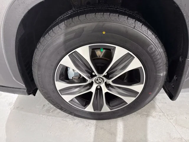 Used 2022 Gray Toyota XLE image 5