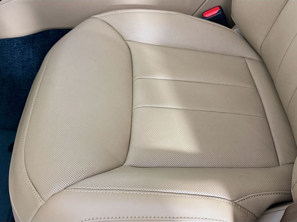 New 2026 Fuji White LAND ROVER SE image 21