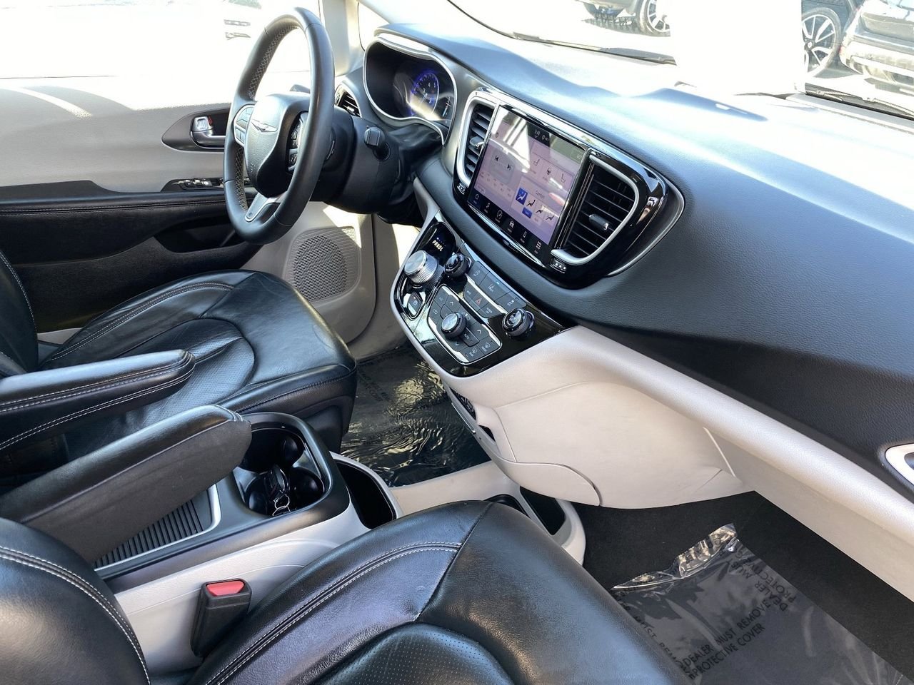 Used 2022 Bright White Chrysler Touring L image 8