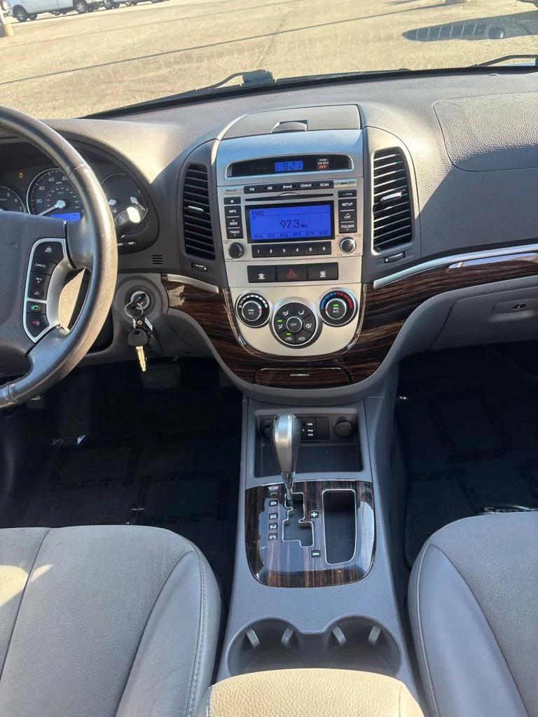 Used 2011 Gray Hyundai SE image 24
