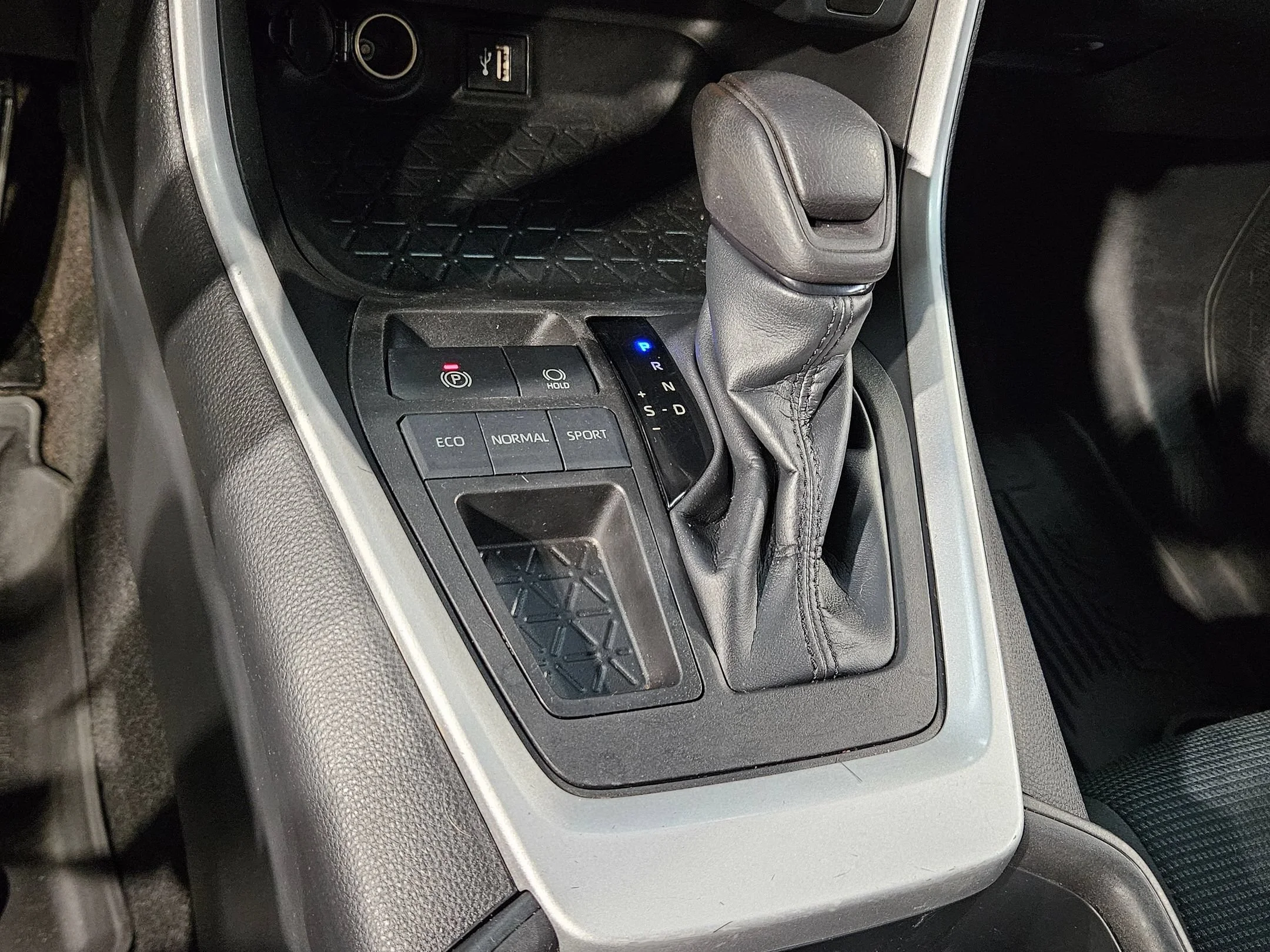Used 2023 Silver Sky Metallic Toyota LE image 31
