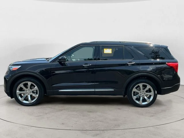 Used 2020 Black Metallic Ford Platinum image 8