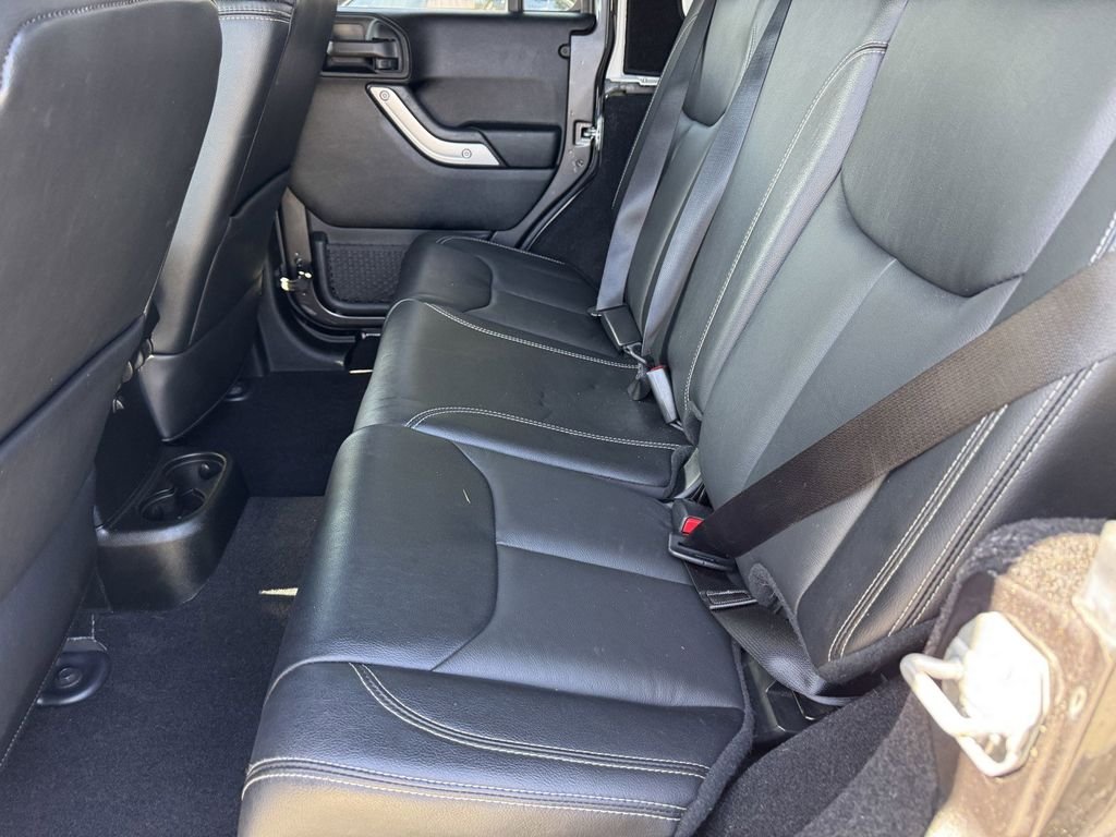 Certified Used 2018 Granite Crystal Clearcoat Metallic Jeep Unlimited Sahara image 12