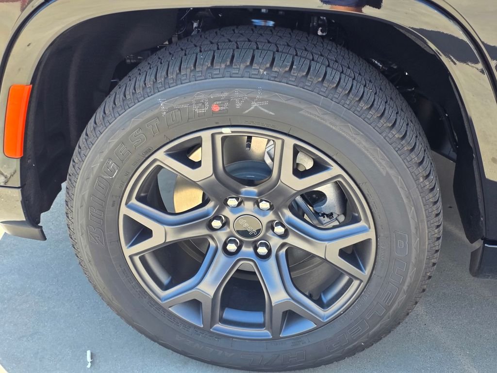 New 2026 High Gloss Black Exterior Paint Jeep Limited Altitude image 5