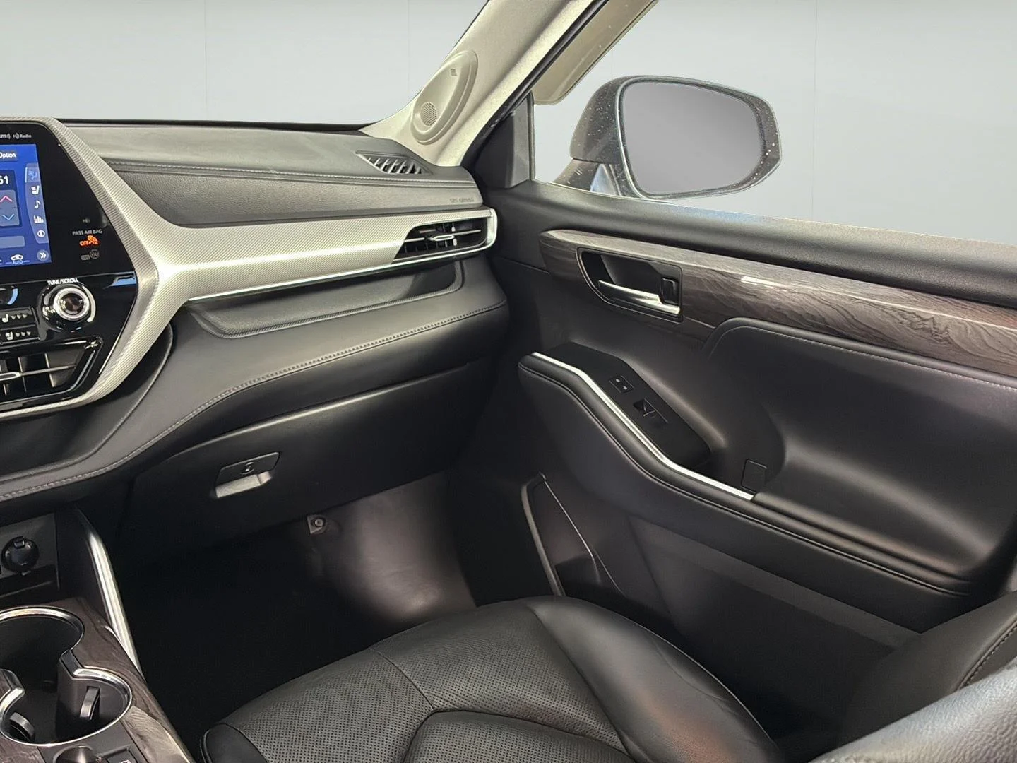 Used 2022 Celestial Silver Metallic Toyota Platinum image 17