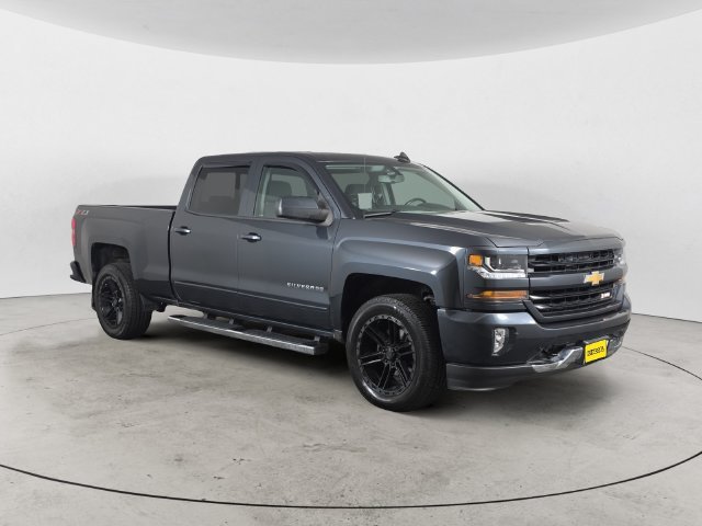 Used 2018 GRAPHITE METALLIC Chevrolet LT image 3