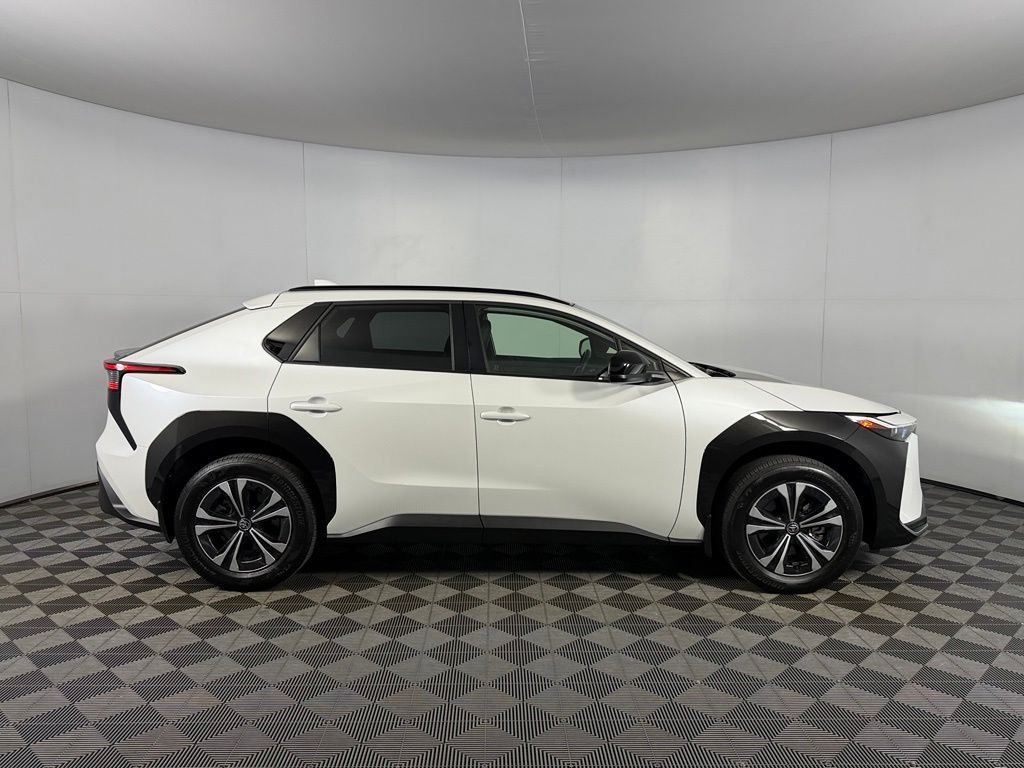 Used 2025 Beige Toyota XLE image 6