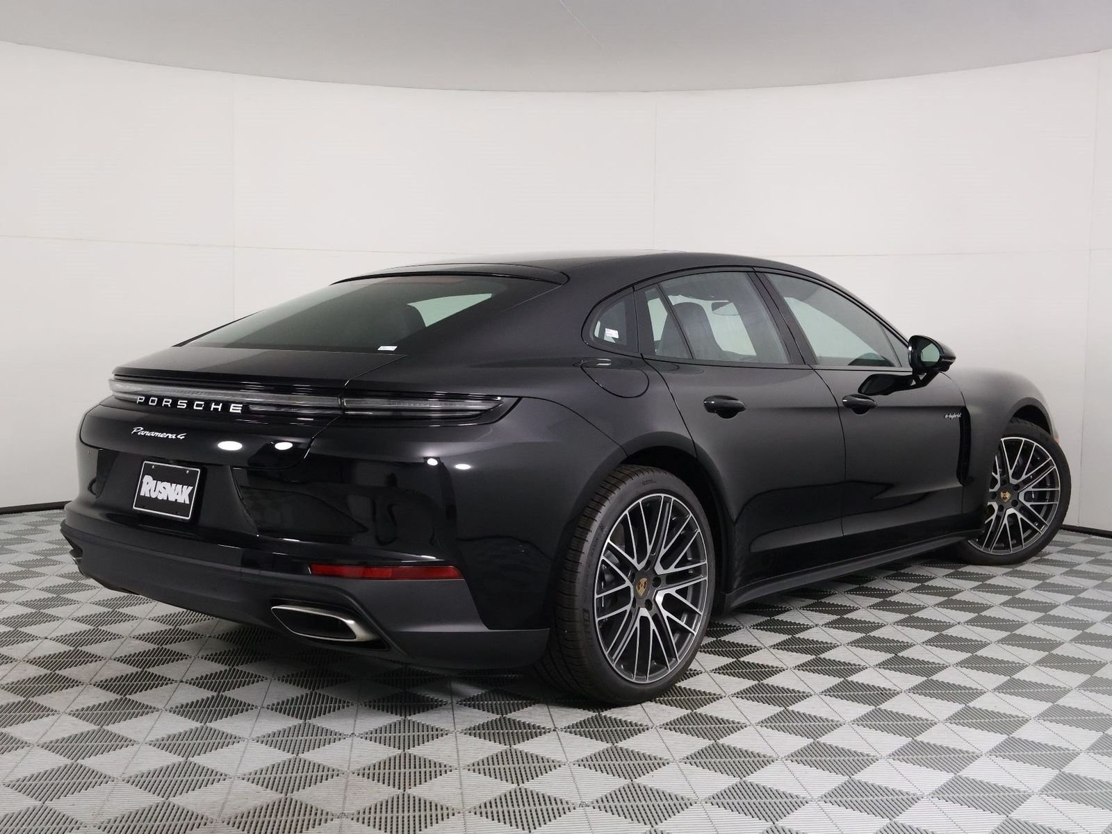 2026 Porsche Panamera 4 E-Hybrid - Photo 7