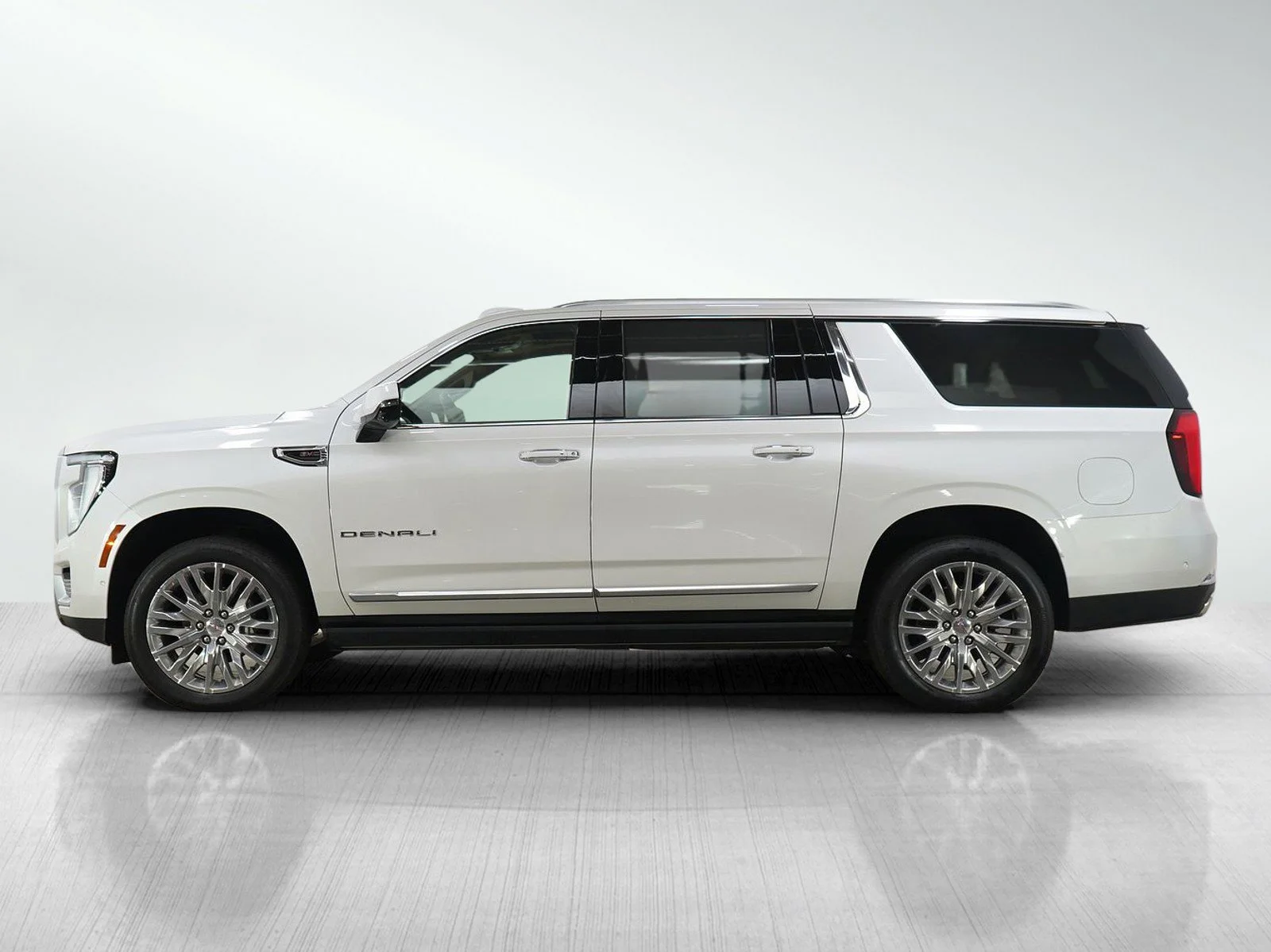 Used 2025 GMC Yukon XL Denali with VIN 1GKS2JRLXSR260771 for sale in Hopkins, Minnesota