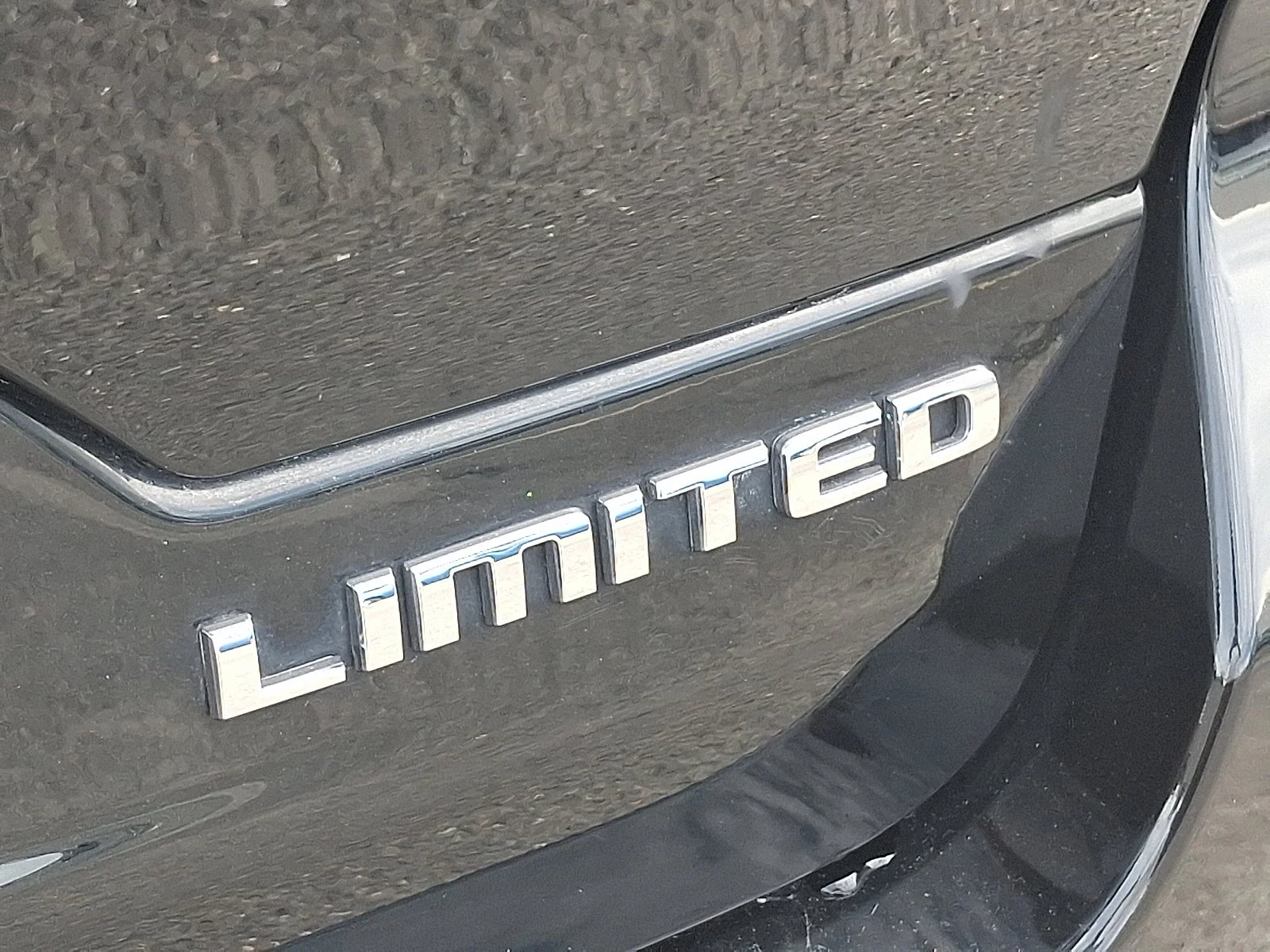 Certified Used 2022 Diamond Black Crystal Pearlcoat Jeep Limited image 30