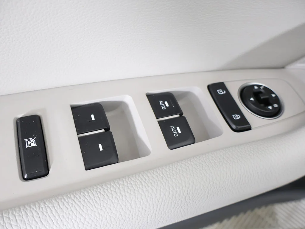 Used 2019 Silver Hyundai Limited image 42
