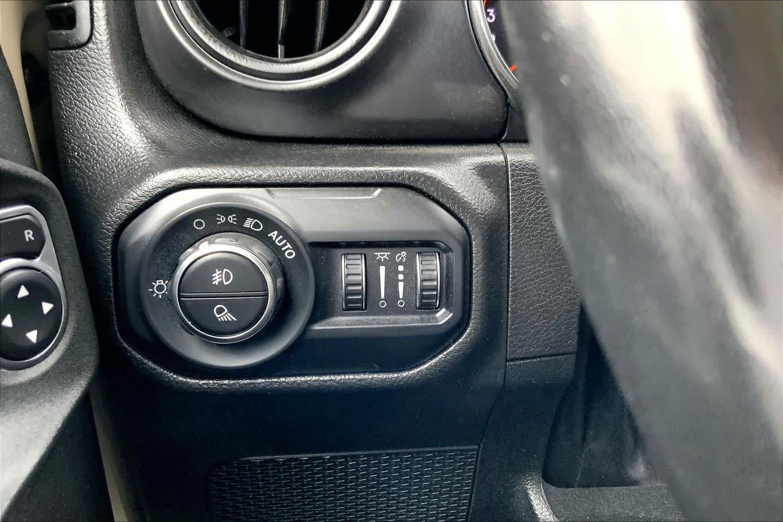 Used 2022 Hydro Blue Pearlcoat Jeep Altitude image 33