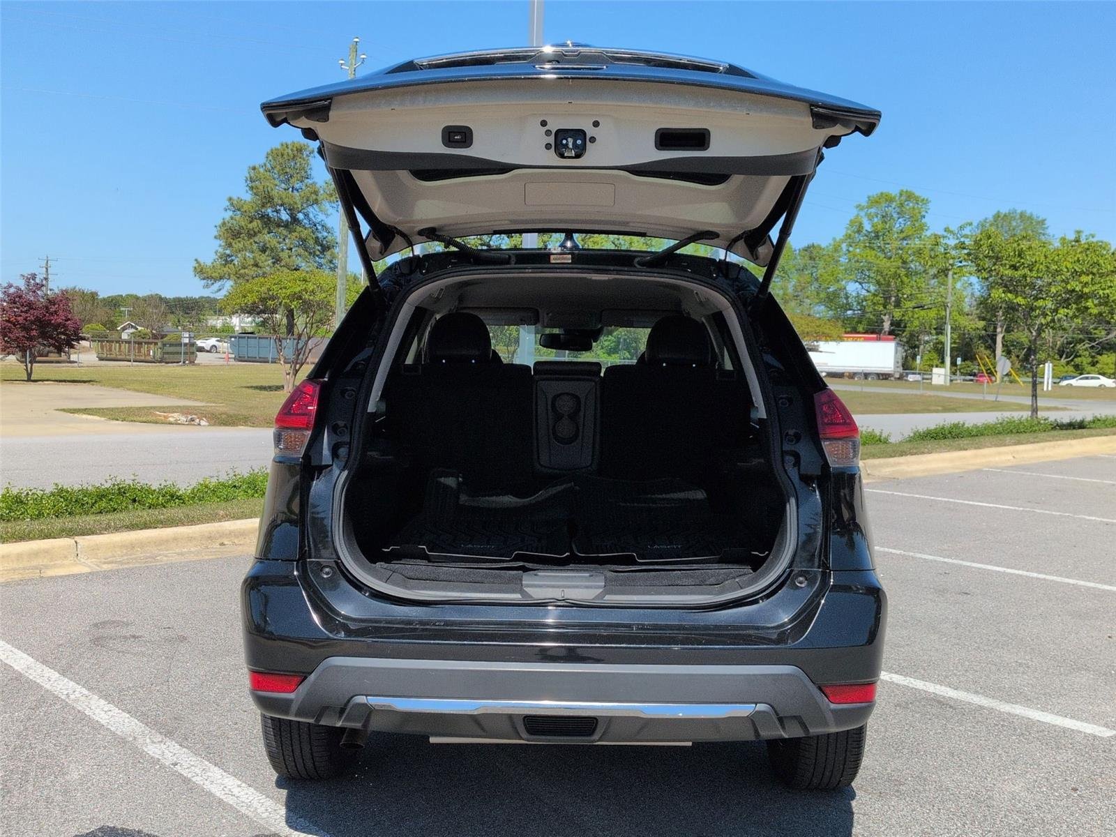 Used 2018 Magnetic Black Nissan SL image 34