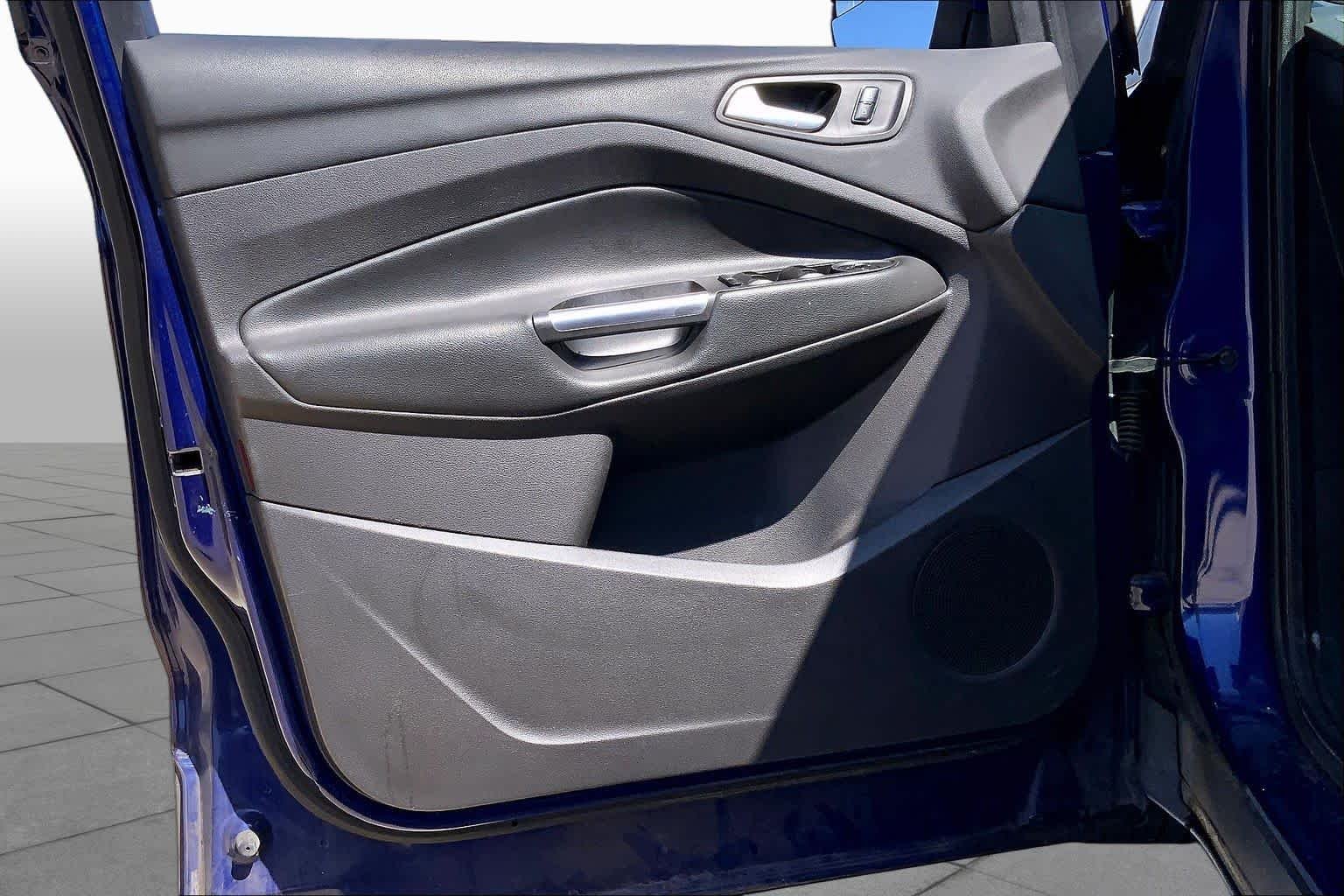 Used 2015 Blue Ford SE image 21