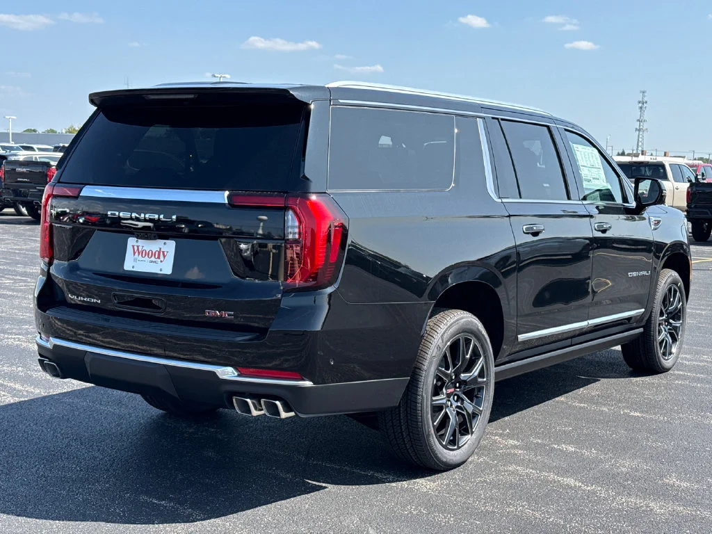 2026 GMC Yukon XL Denali - Photo 10