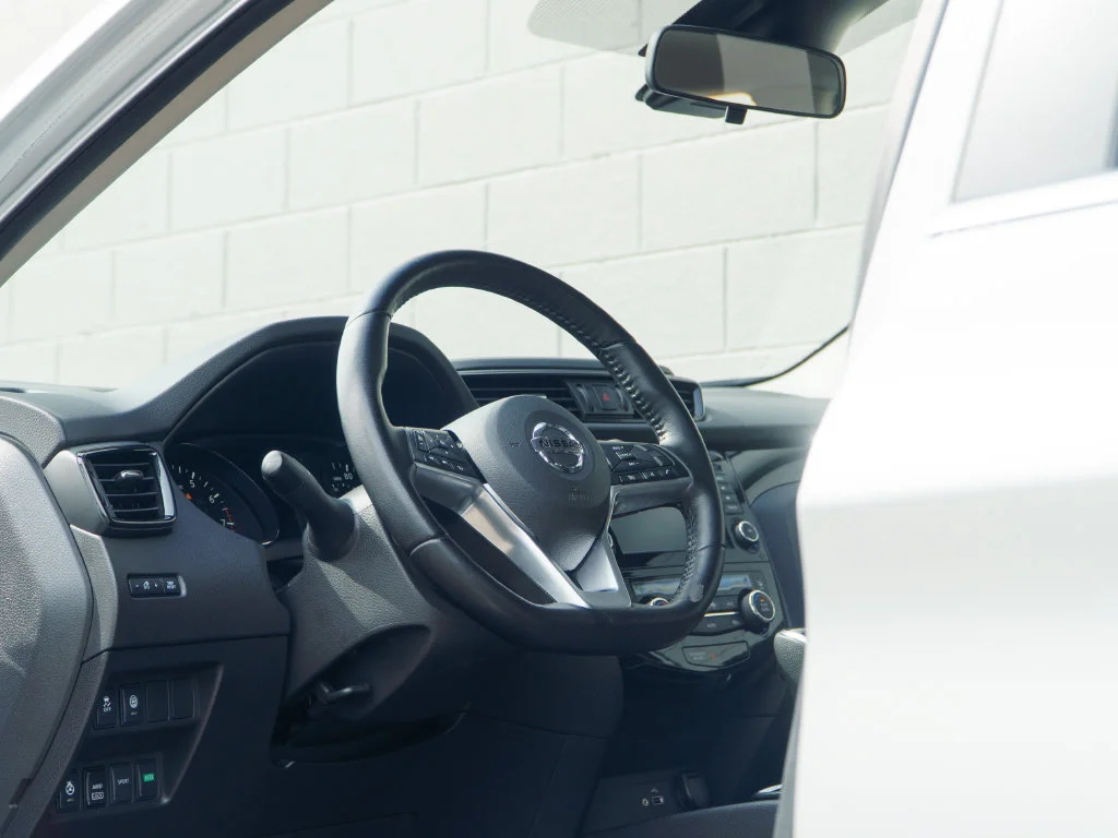 Used 2020 Brilliant Silver Metallic Nissan SV image 4