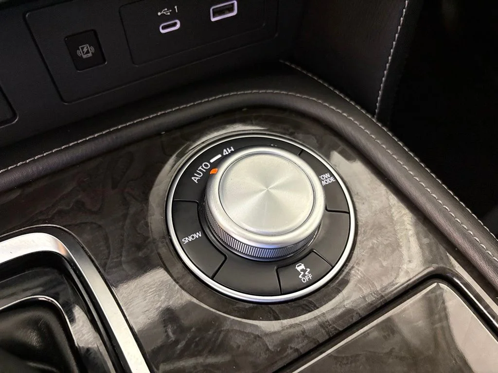 Used 2024 Gray INFINITI LUXE image 29