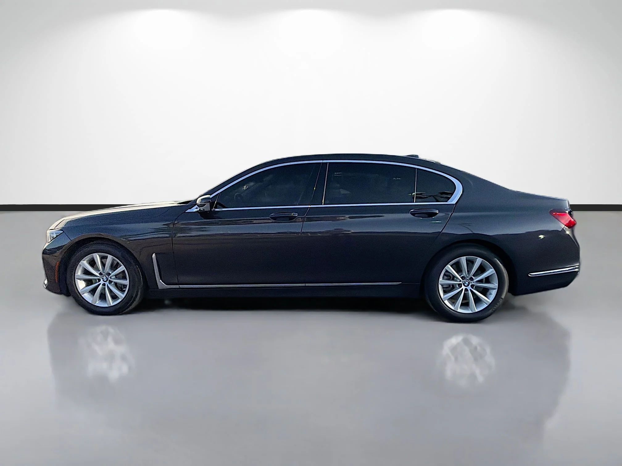 Used 2020 Dark Graphite Metallic BMW 740i image 6