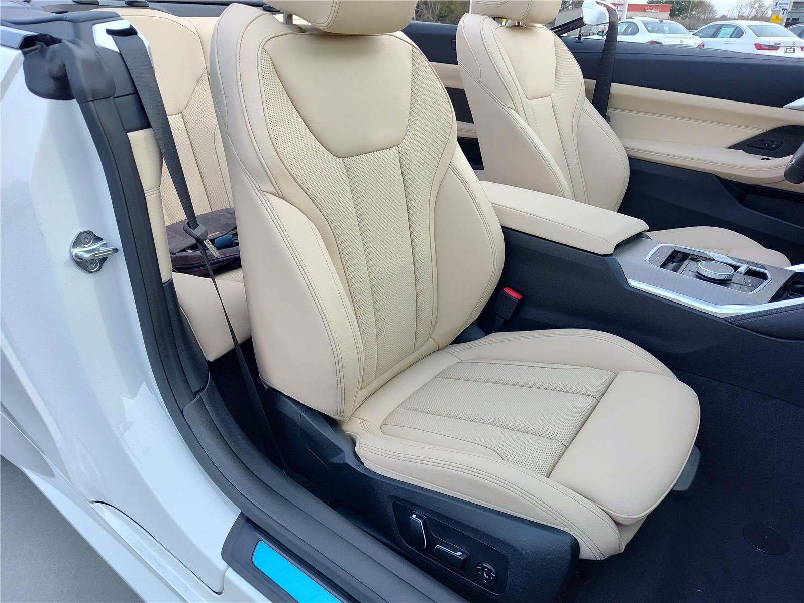 New 2026 Mineral White Metallic BMW M440i image 13