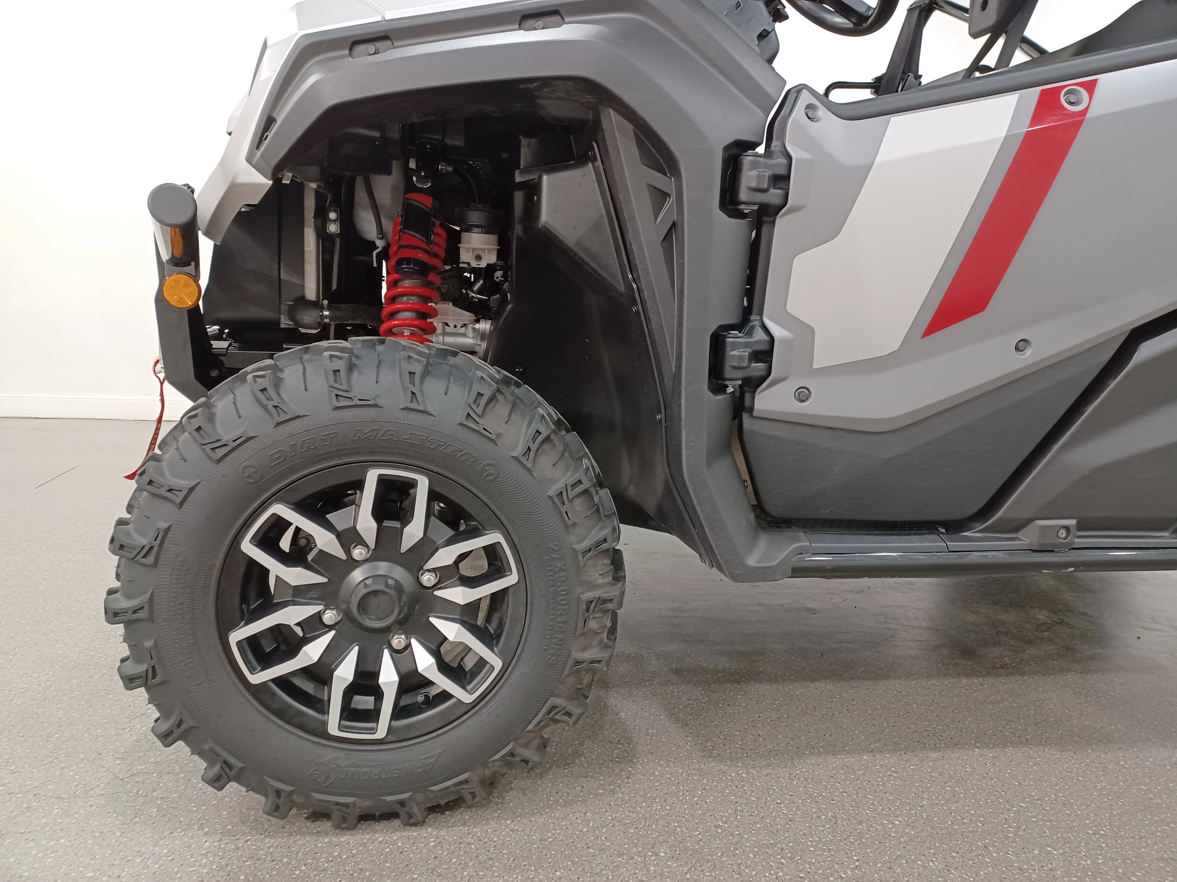 Used 2025 Matte Timberwolf Grey Metallic Honda Trail Special Edition*1000cc Engine | 6spd DCT | i-4x4 | Fox Shocks | SSV Works Audio | WARN Winch image 13