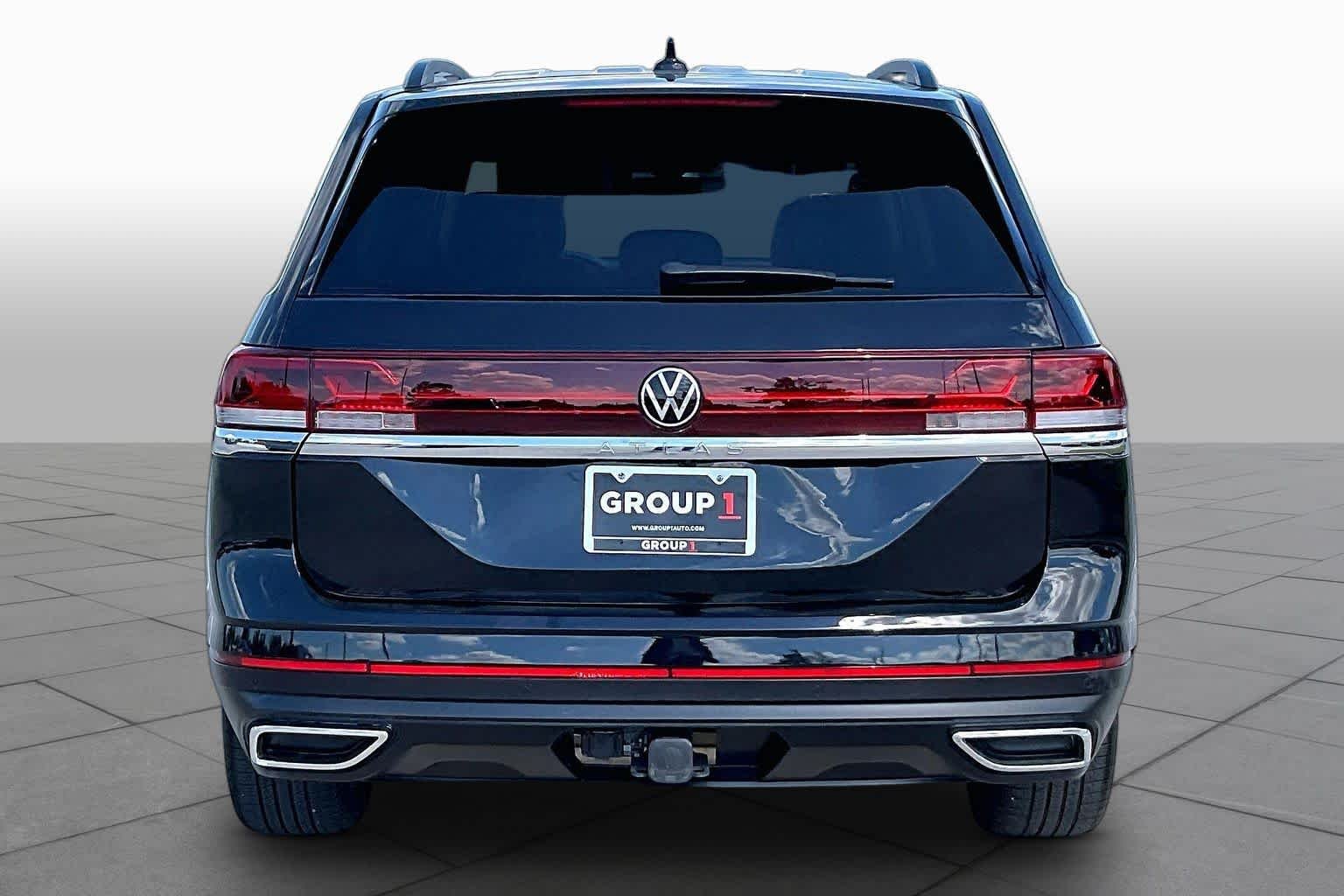 Used 2025 Deep Black Pearl Volkswagen 2.0T SE w/Technology image 5