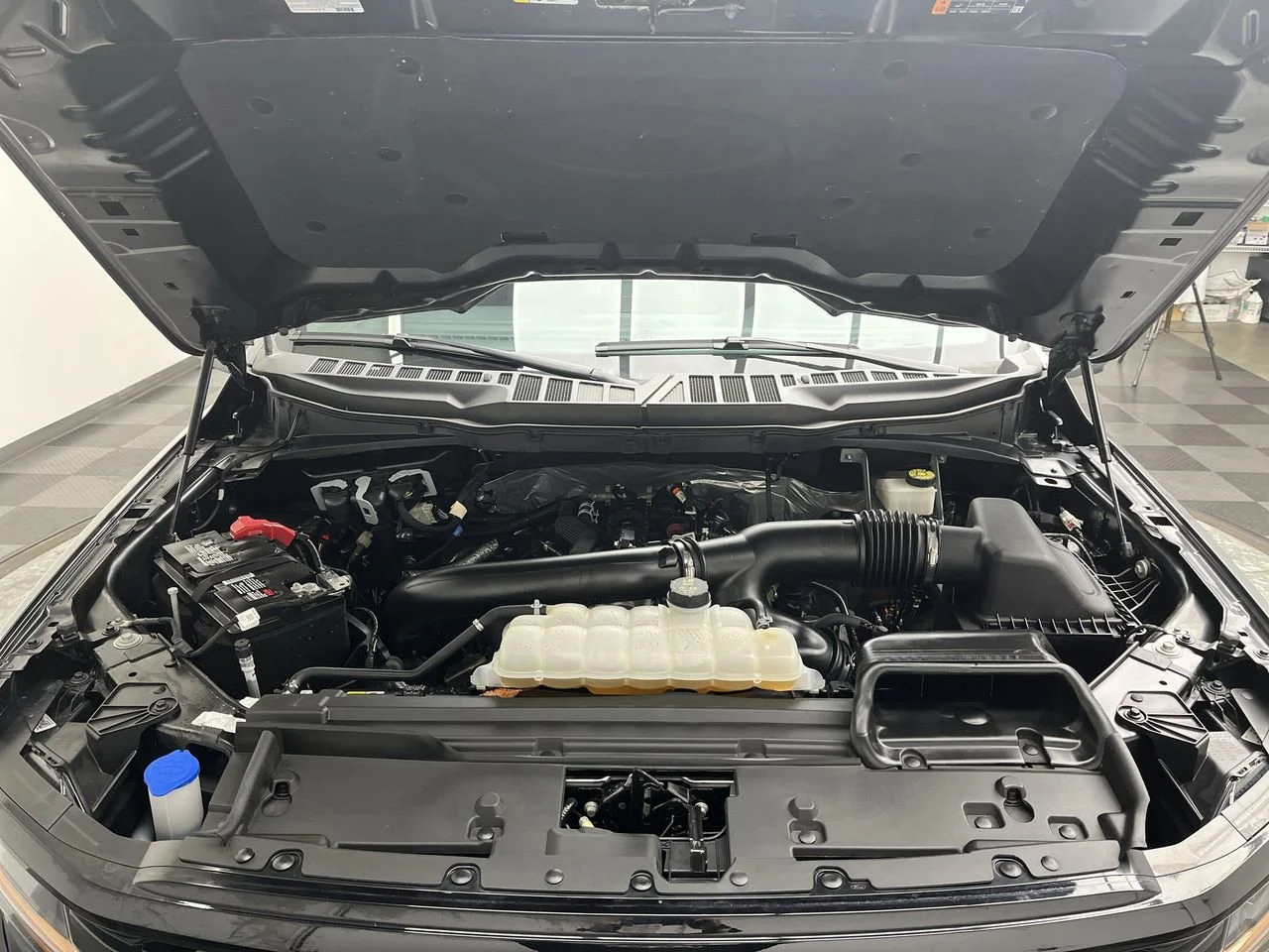 Used 2024 Gray Ford XLT image 30