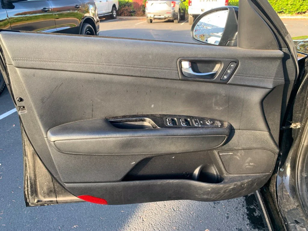 Used 2016 Ebony Black Kia SXL image 10