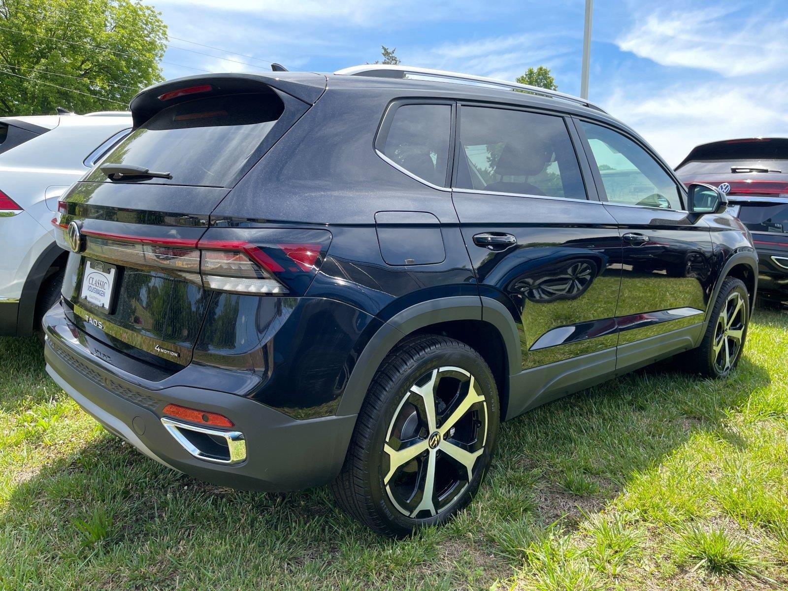 New 2026 Deep Black Pearl Volkswagen SEL image 6