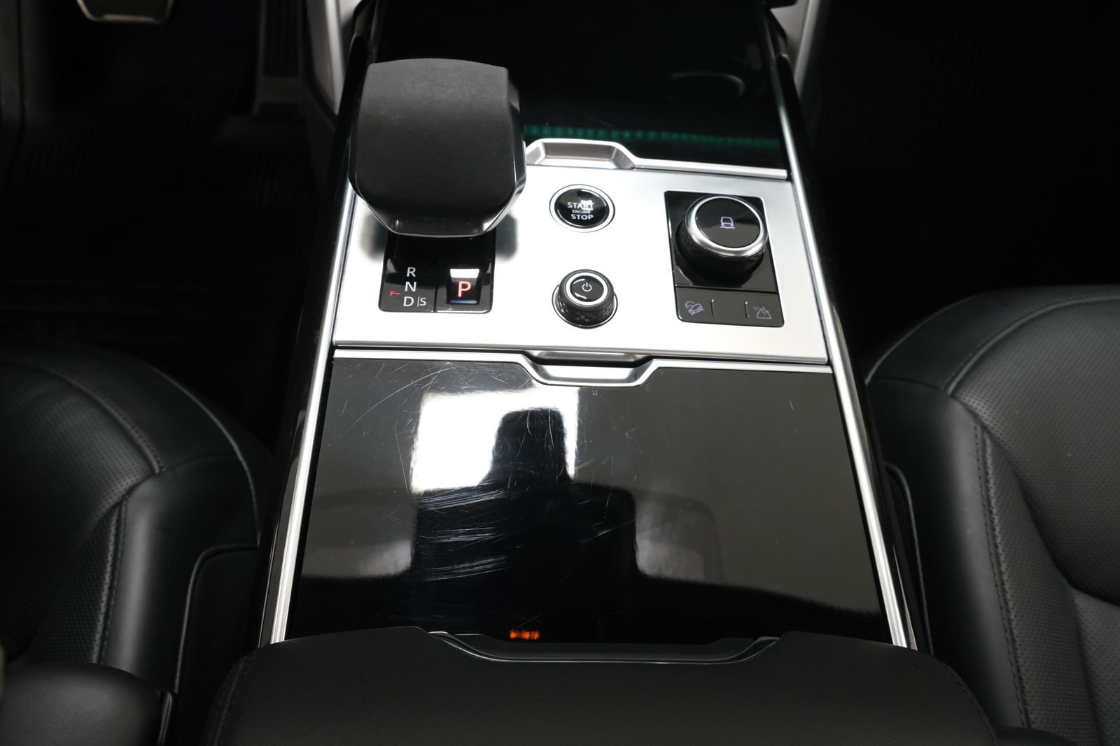 Used 2023 Silver Land Rover SE image 23