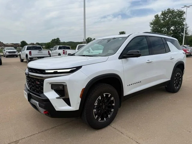 Used 2025 Iridescent Pearl Tricoat Chevrolet Z71 image 7