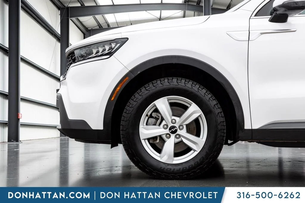 Used 2023 White Kia LX image 30