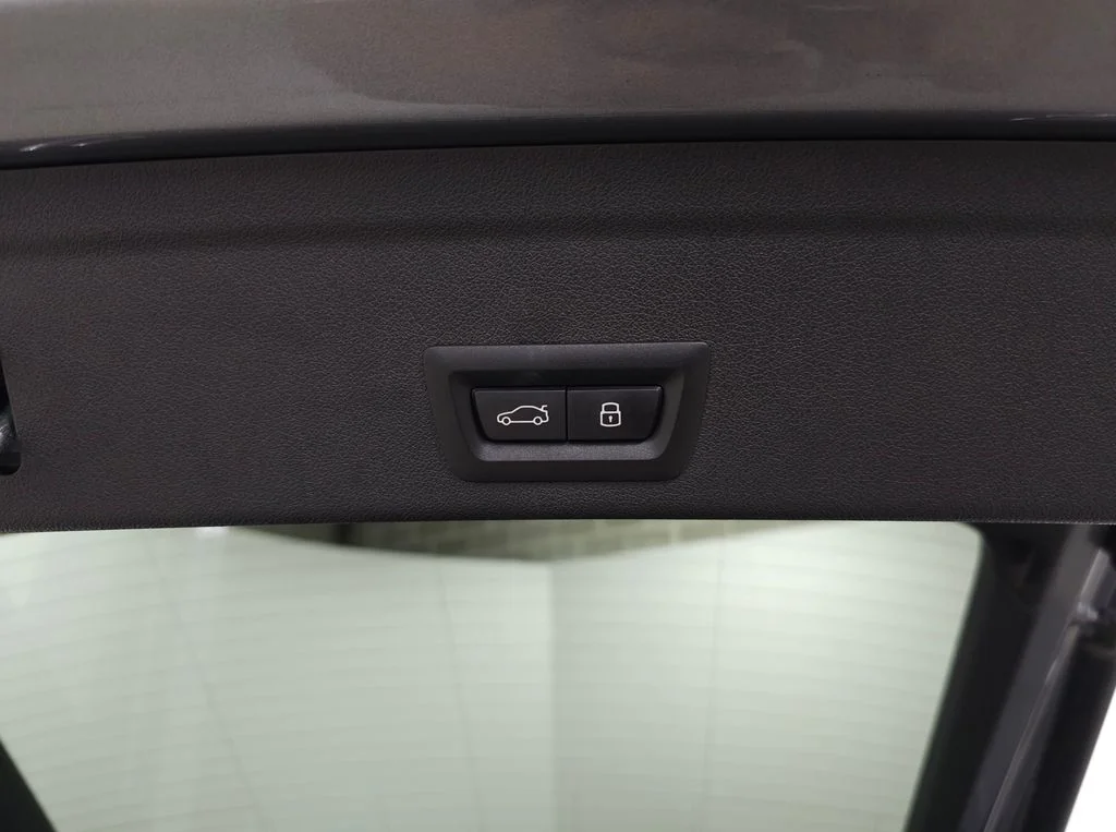 Used 2025 Gray BMW xDrive40i image 7
