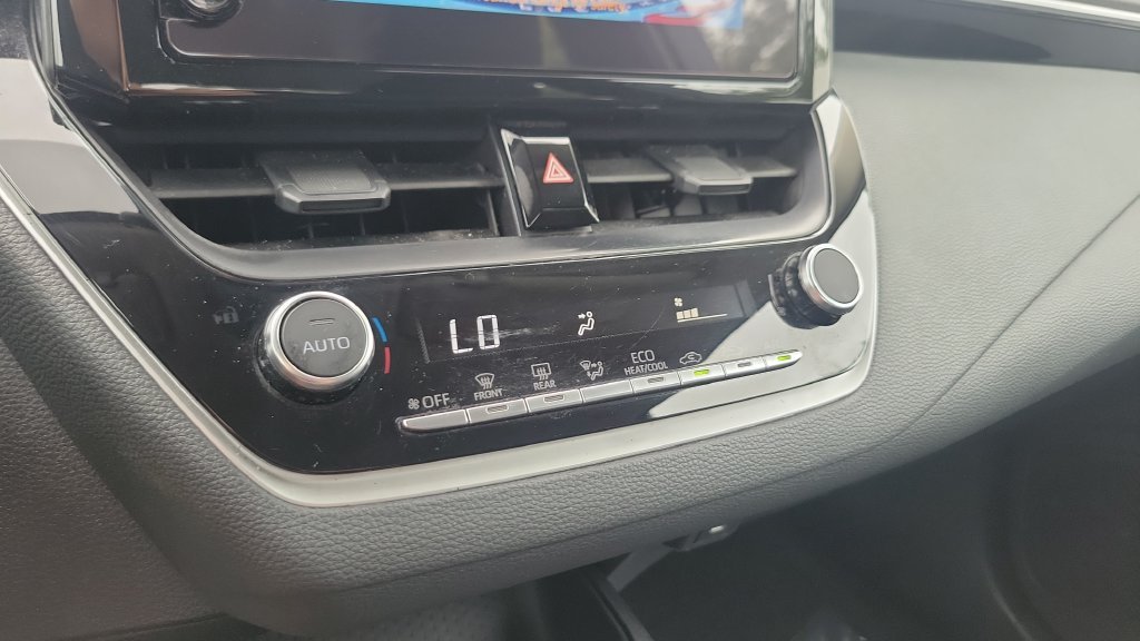 Used 2025 White Toyota LE image 18