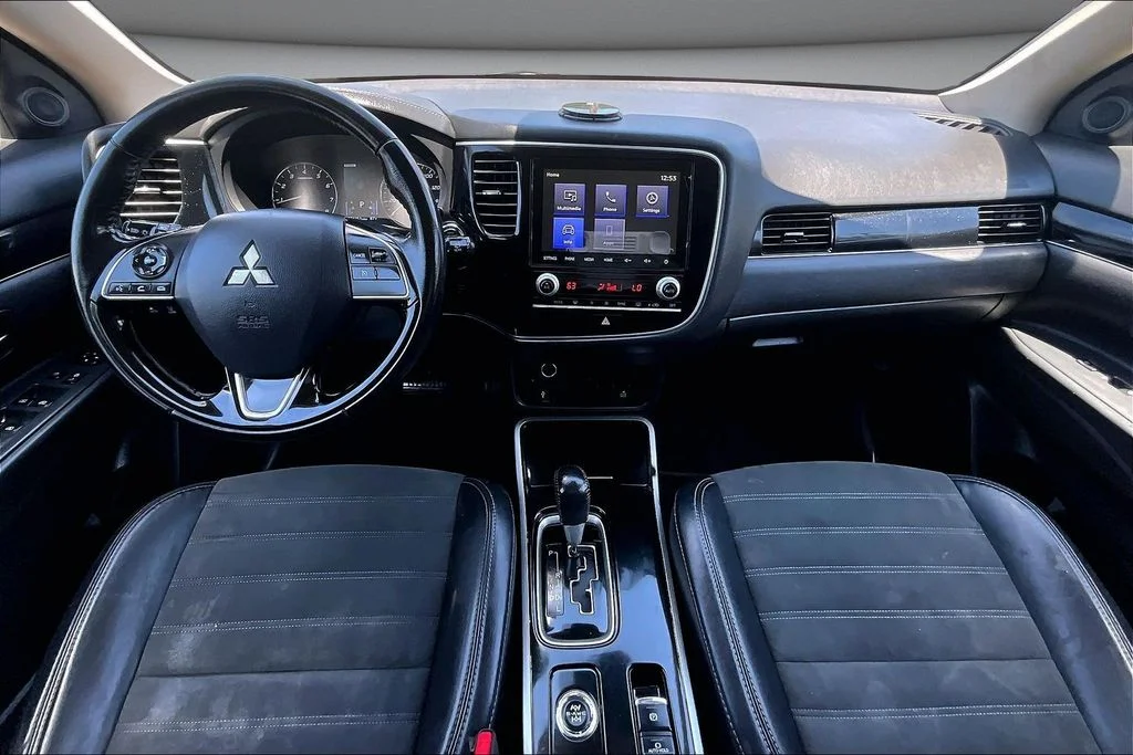 Certified Used 2020  Mitsubishi SE image 7